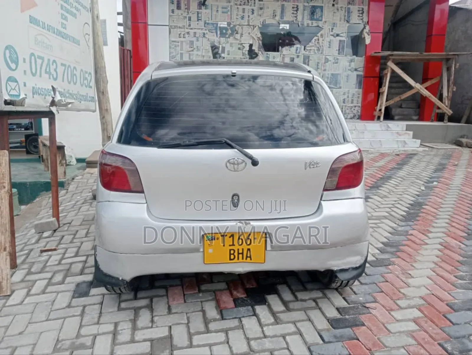 Toyota Vitz 2002 Silver
