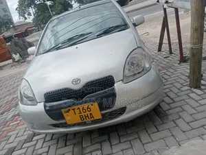 Toyota Vitz 2002 Silver