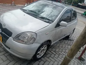 Toyota Vitz 2002 Silver