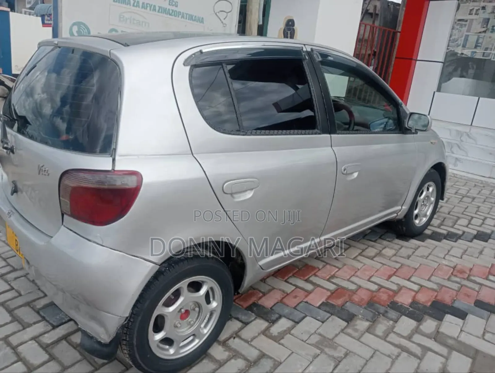 Toyota Vitz 2002 Silver
