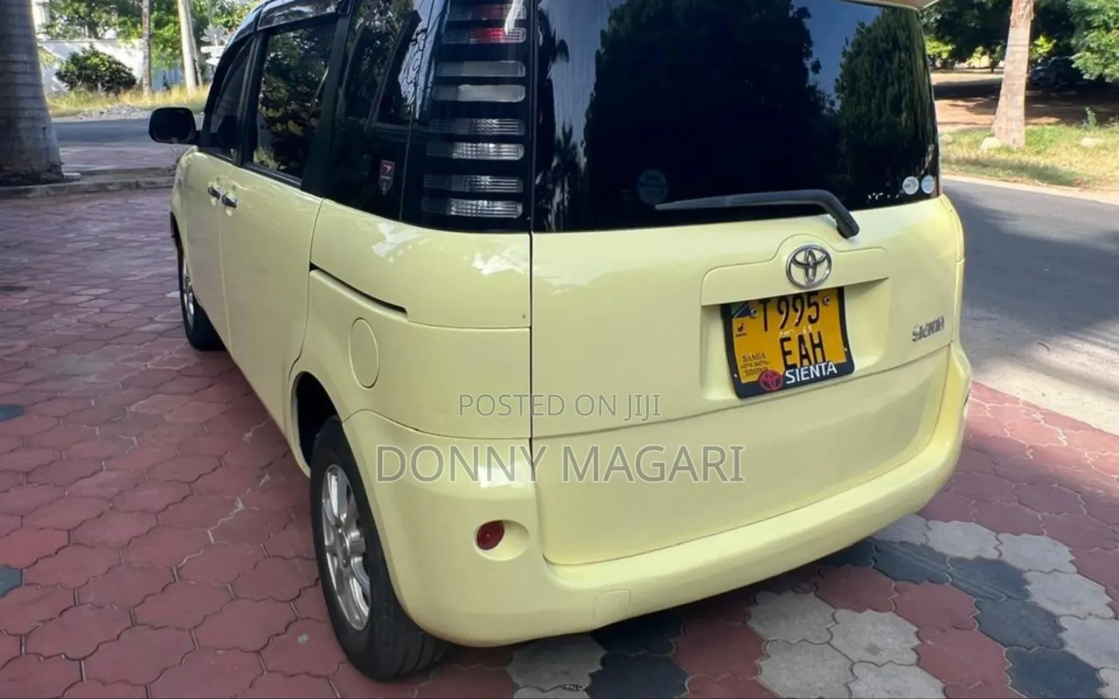 Toyota Sienta 1.5 AWD 2005 Yellow