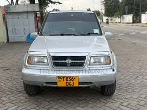 Suzuki Escudo 2000 Silver