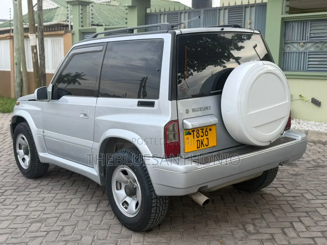 Suzuki Escudo 2000 Silver