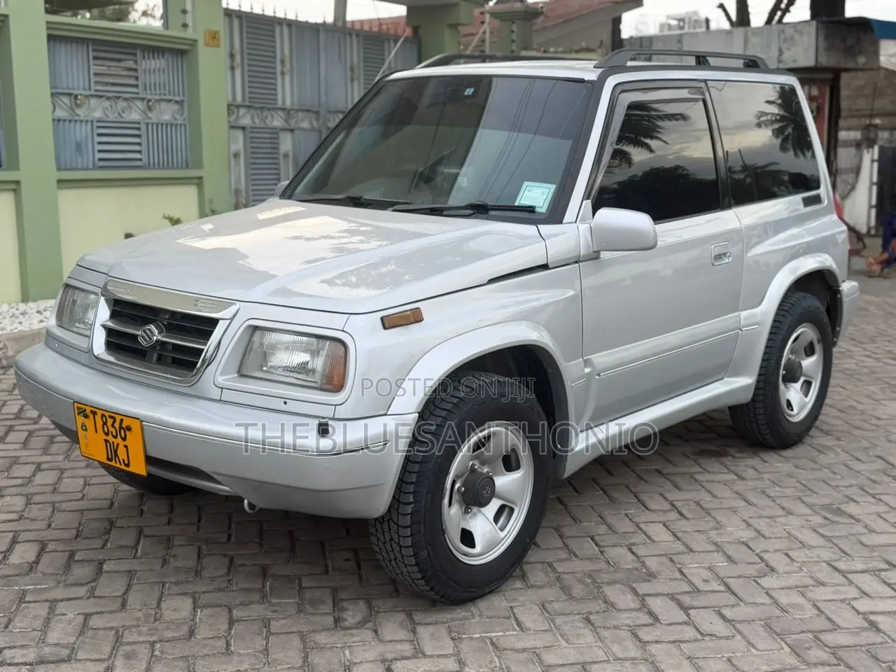 Suzuki Escudo 2000 Silver