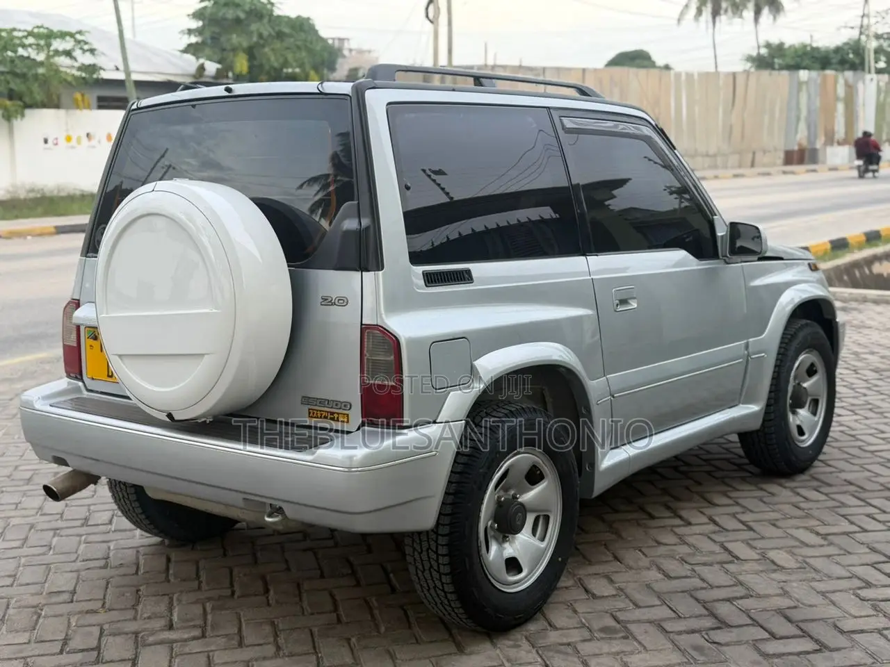 Suzuki Escudo 2000 Silver