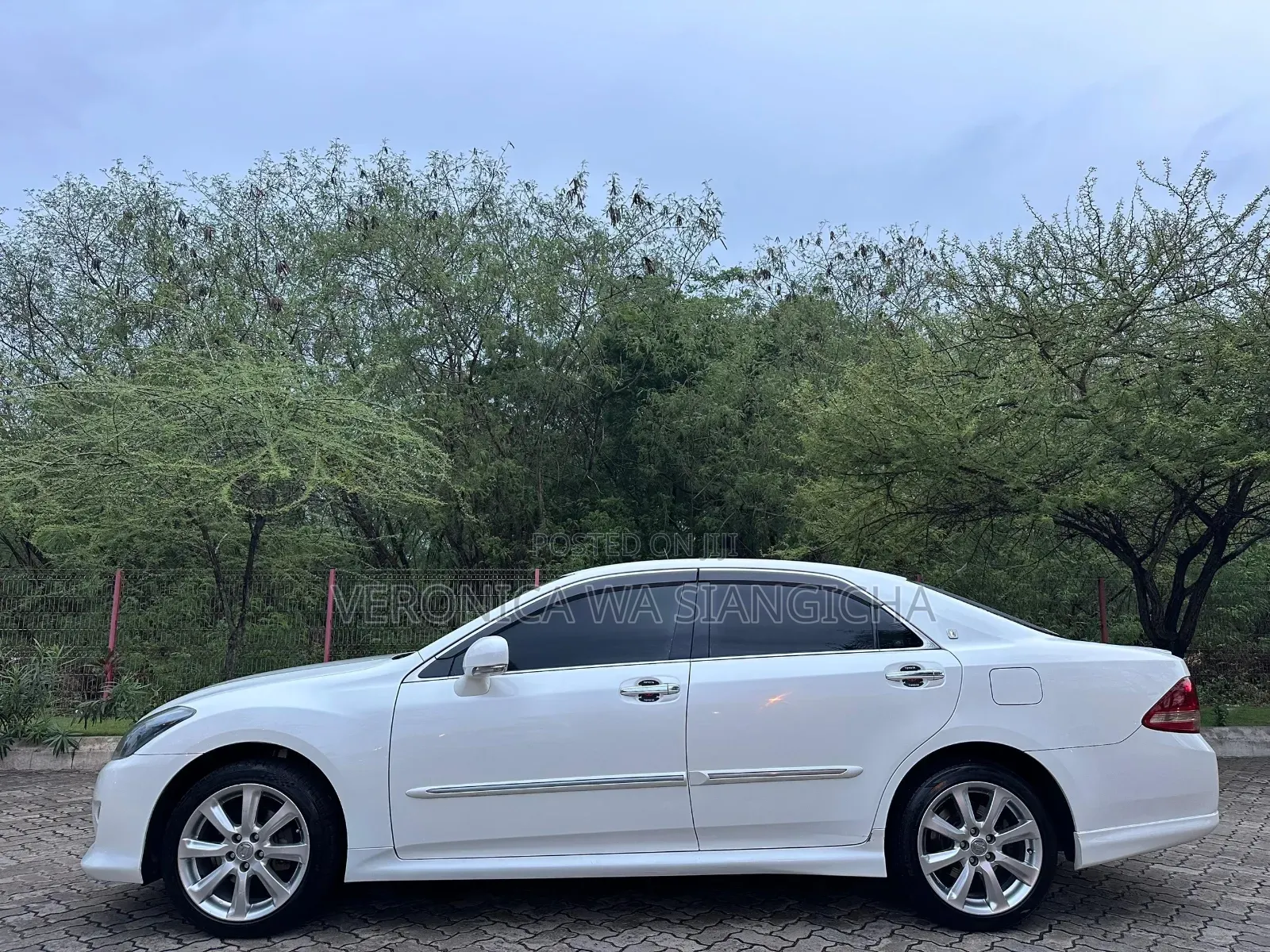 Toyota Crown 2009 White