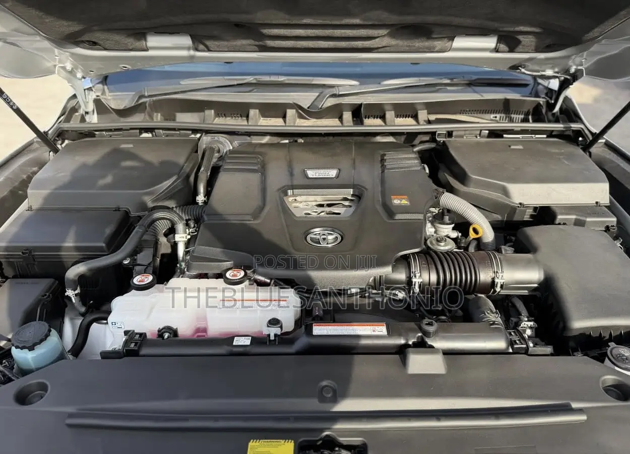 Toyota Land Cruiser 2024 Silver