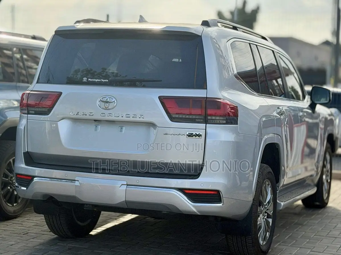 Toyota Land Cruiser 2024 Silver