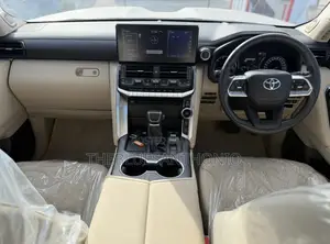 Toyota Land Cruiser 2024 Silver