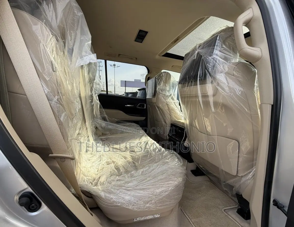 Toyota Land Cruiser 2024 Silver