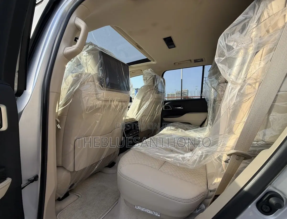 Toyota Land Cruiser 2024 Silver