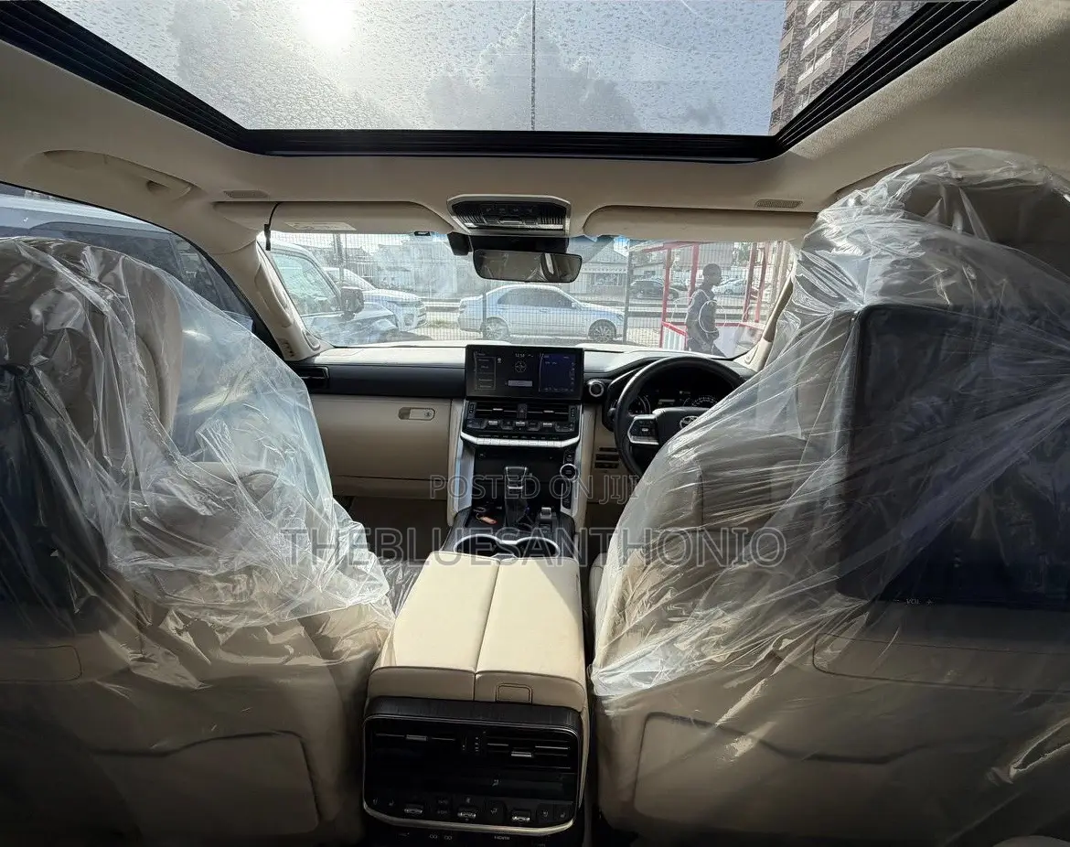 Toyota Land Cruiser 2024 Silver