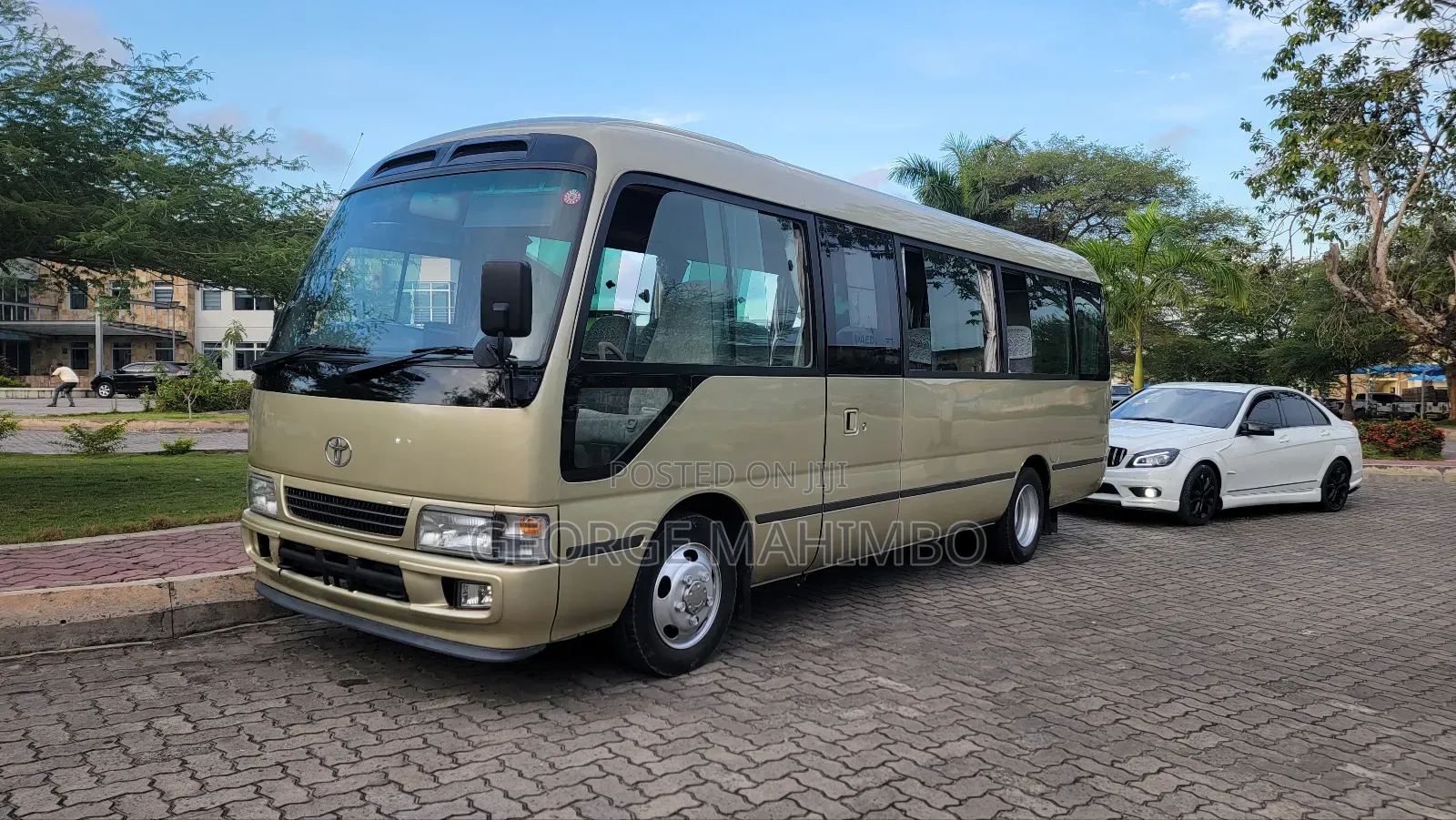 Toyota Coaster 2003 Gold