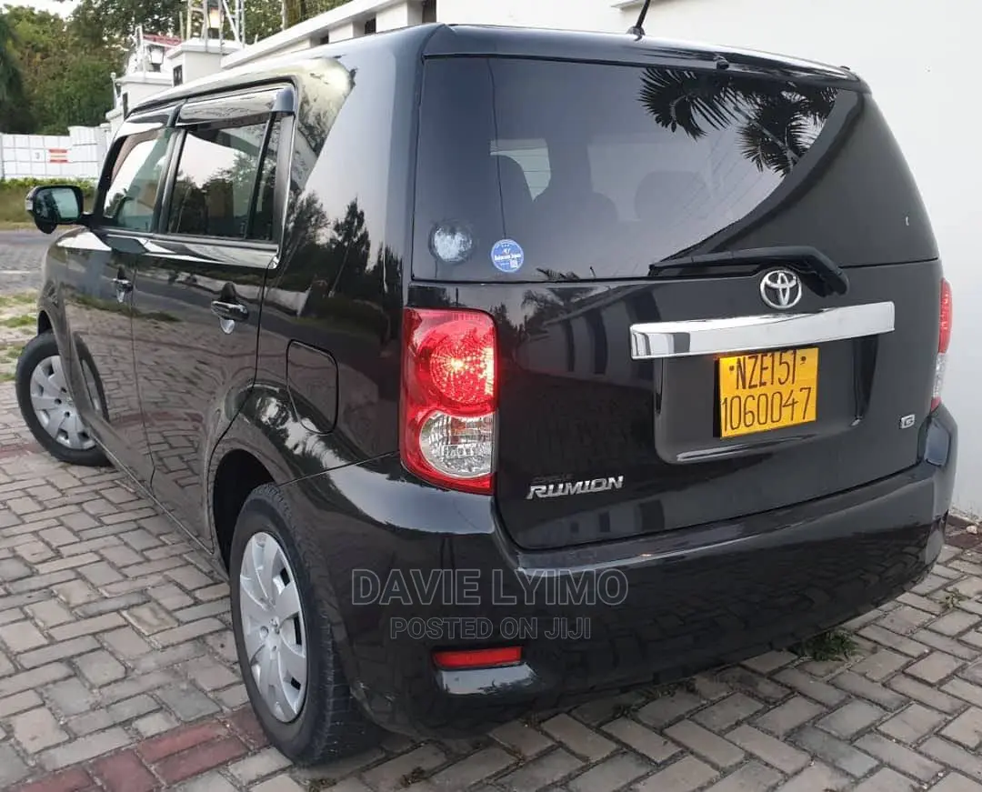 Toyota Corolla Rumion 2010 Black