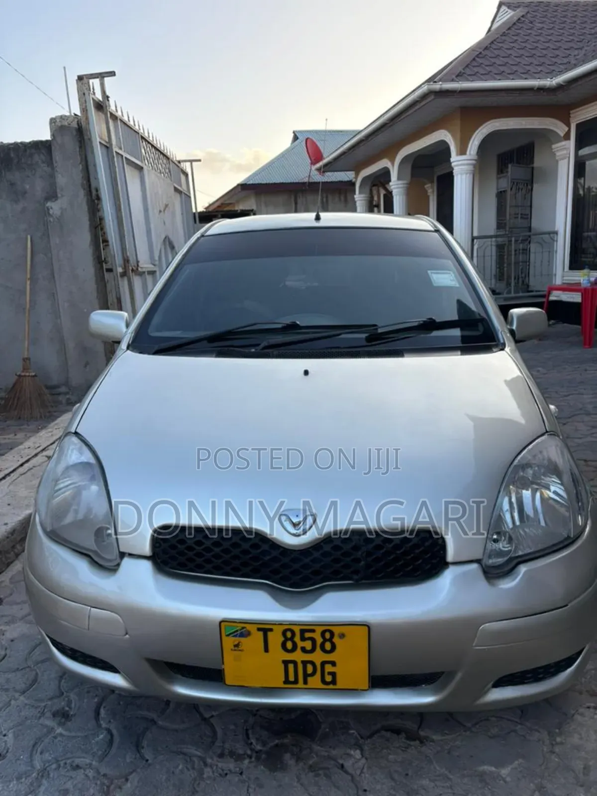 Toyota Vitz 2005 Gold