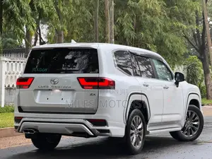 Toyota Land Cruiser 2024 White