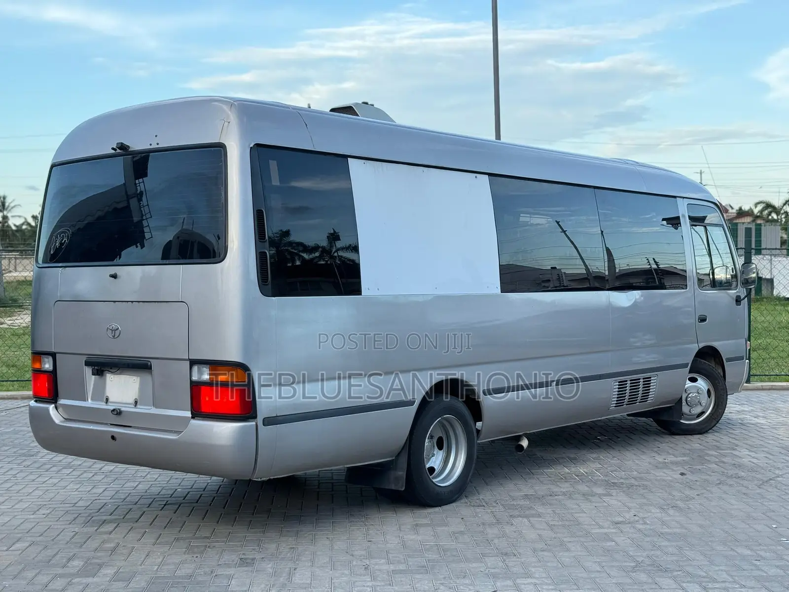 Toyota Coaster 2000 Silver