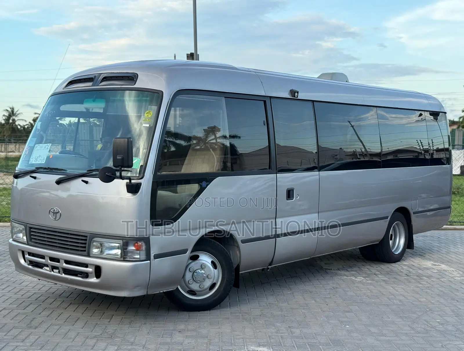Toyota Coaster 2000 Silver