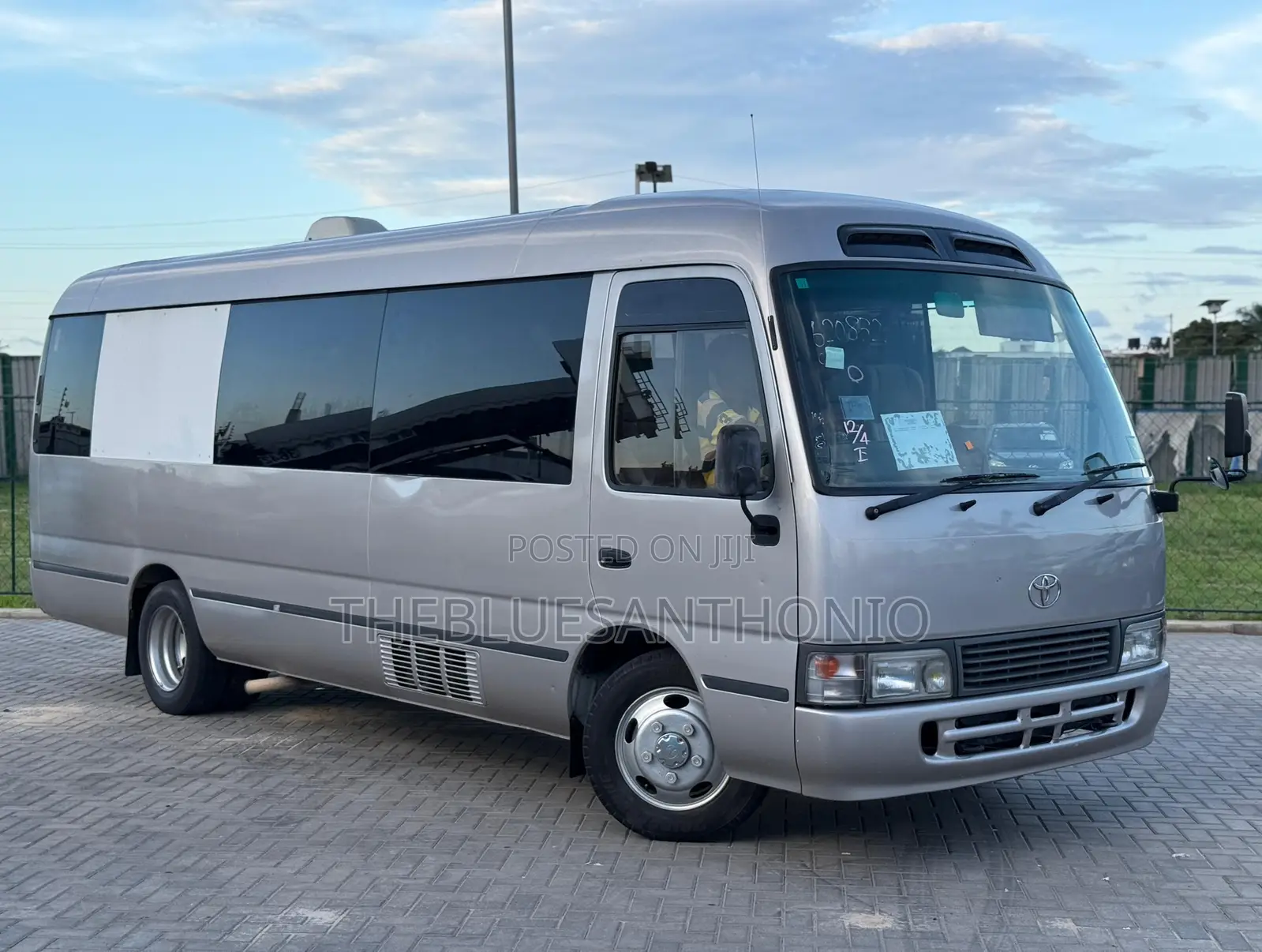 Toyota Coaster 2000 Silver