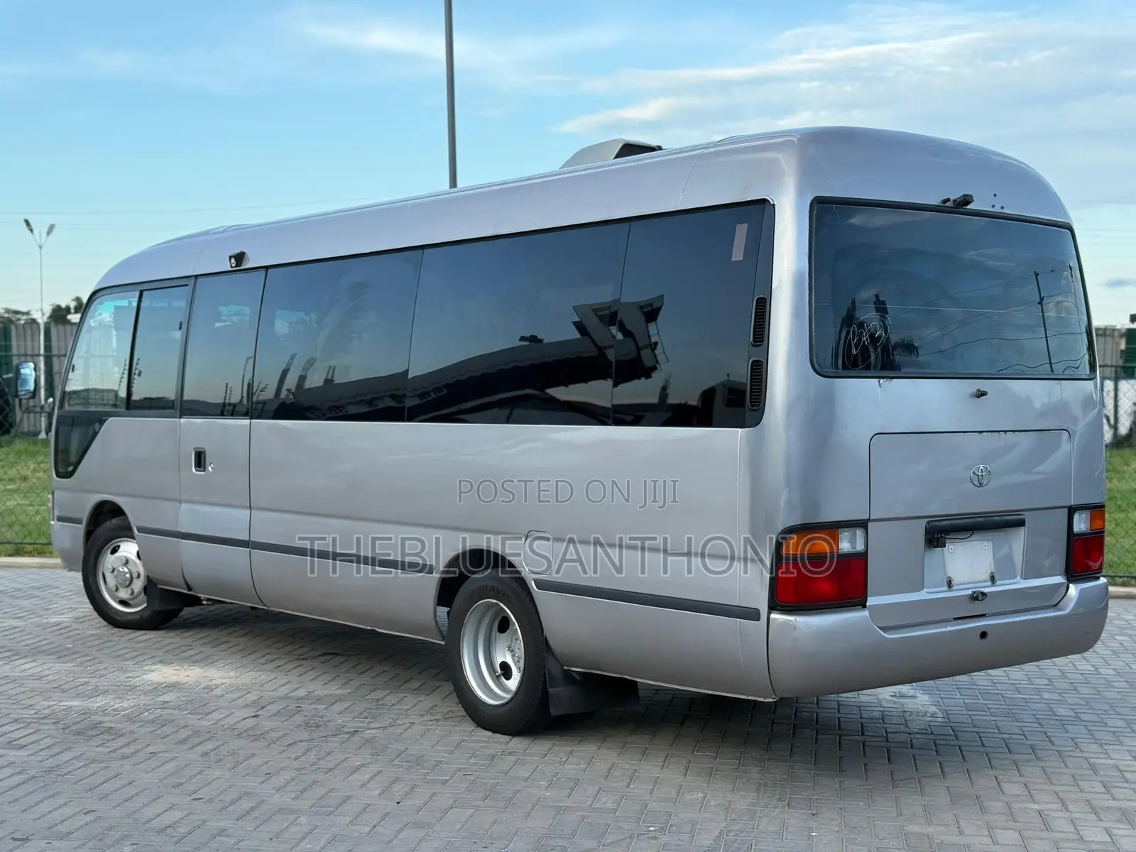 Toyota Coaster 2000 Silver