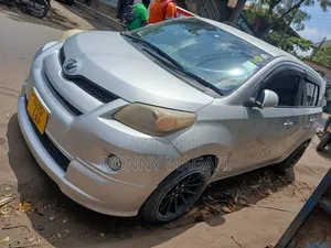 Toyota IST 2010 Silver