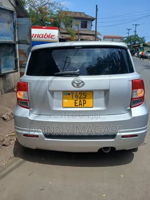 Toyota IST 2010 Silver