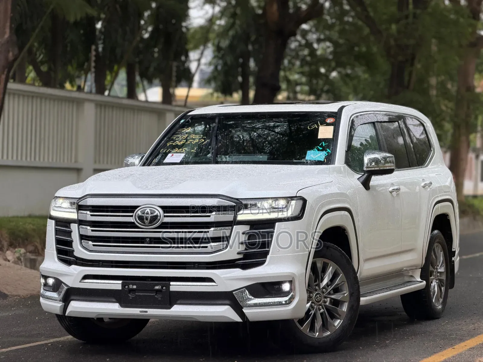 Toyota Land Cruiser LC300 2024 White