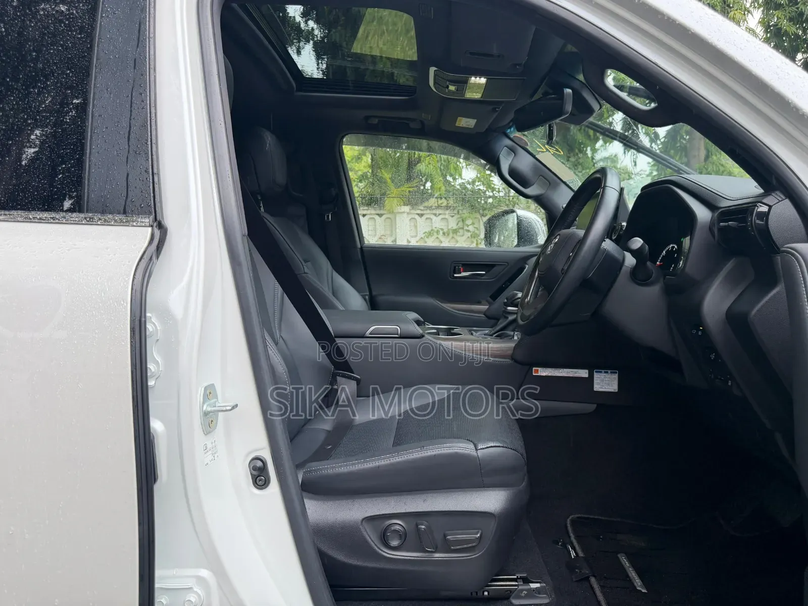 Toyota Land Cruiser LC300 2024 White
