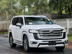 Toyota Land Cruiser LC300 2024 White