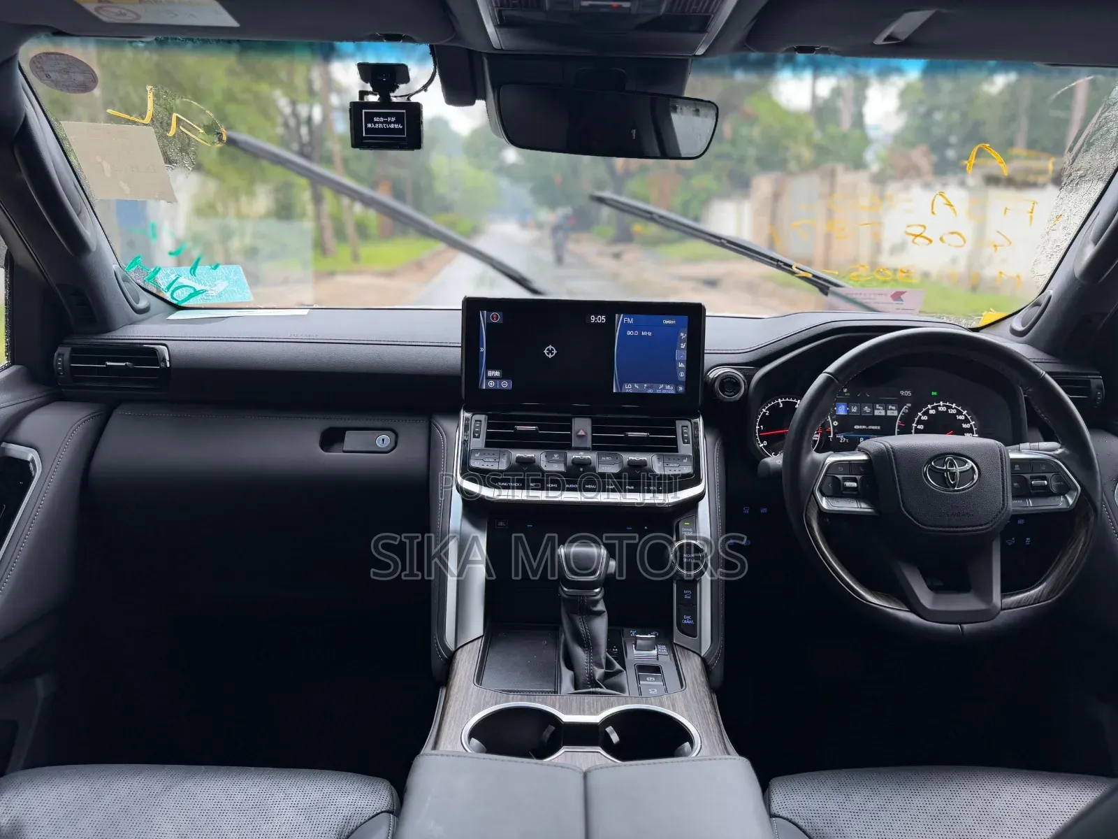Toyota Land Cruiser LC300 2024 White