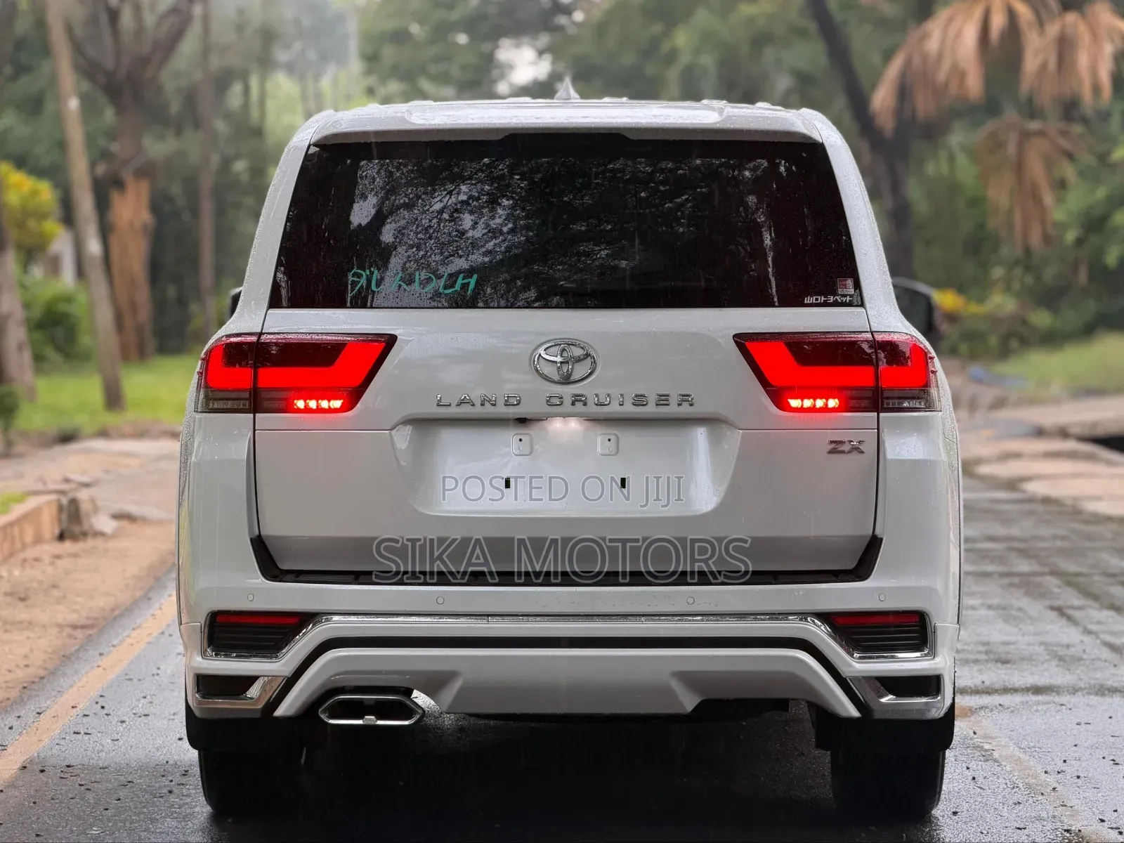 Toyota Land Cruiser LC300 2024 White