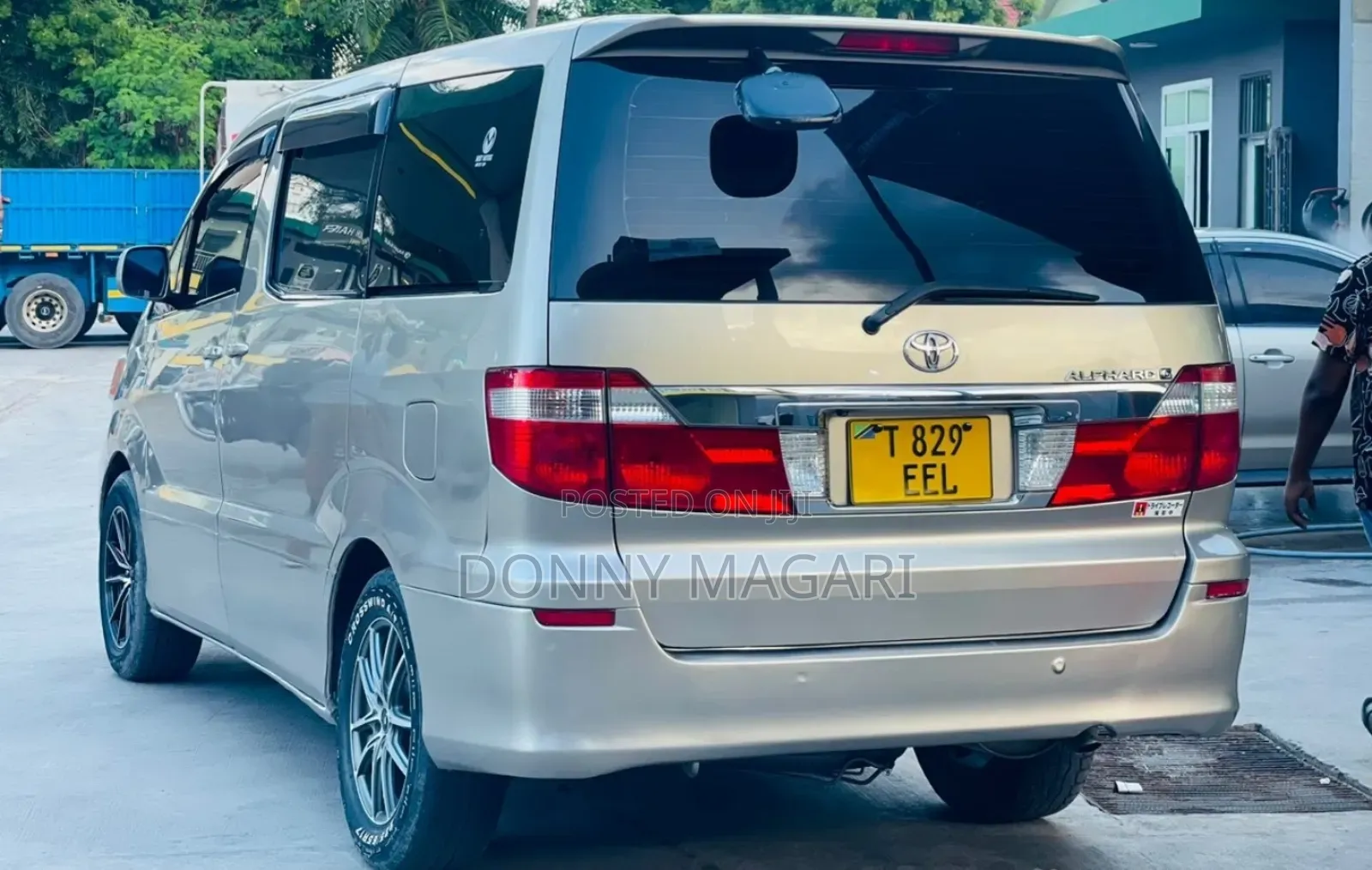 Toyota Alphard 2005 Gold