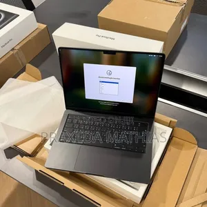 Laptop Apple Macbook Pro 2025 M5 14-inch 16GB Apple M5 SSD 512GB
