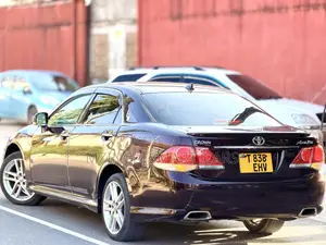 Toyota Crown 2011 Maroon