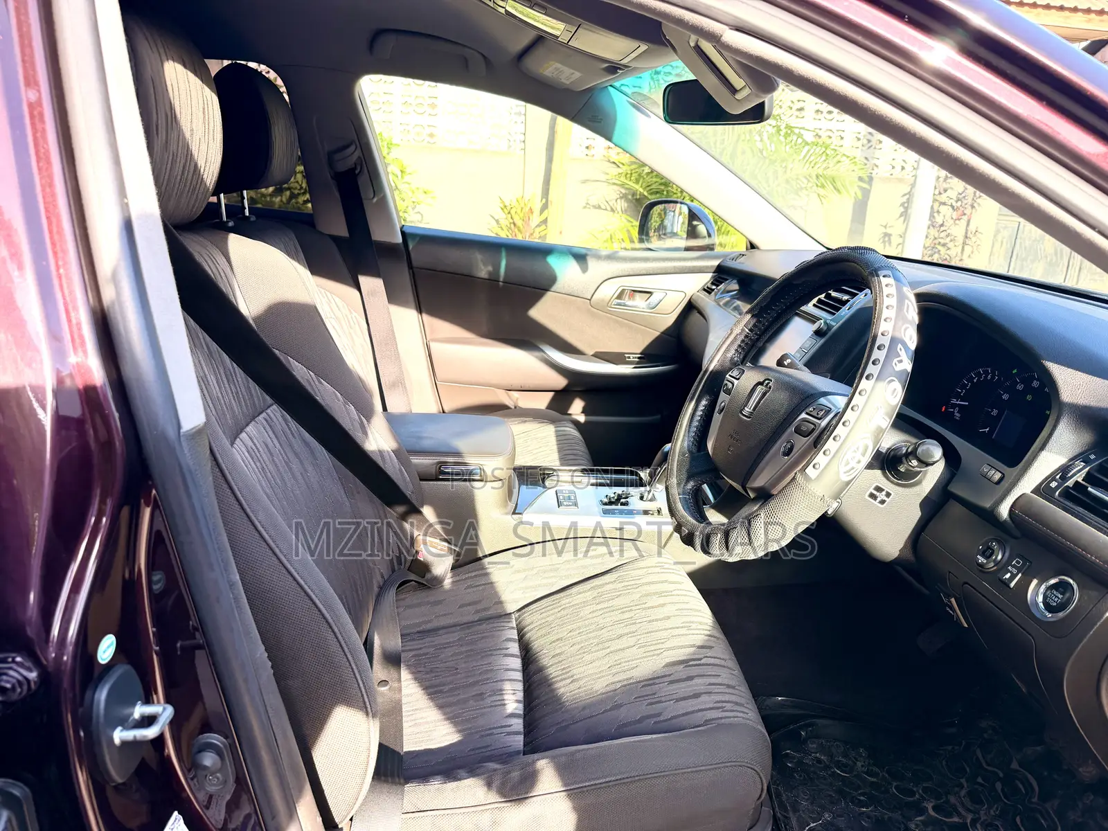 Toyota Crown 2011 Maroon