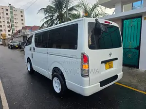 Toyota Quantum 2006 White