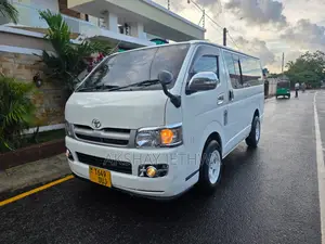 Toyota Quantum 2006 White