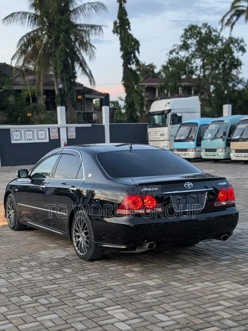 Toyota Crown 2005 Black