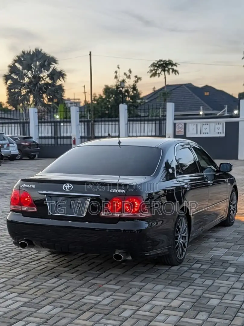 Toyota Crown 2005 Black