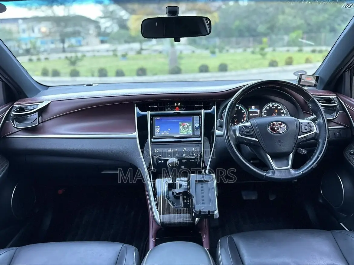 Toyota Harrier 2.0 2015 Black