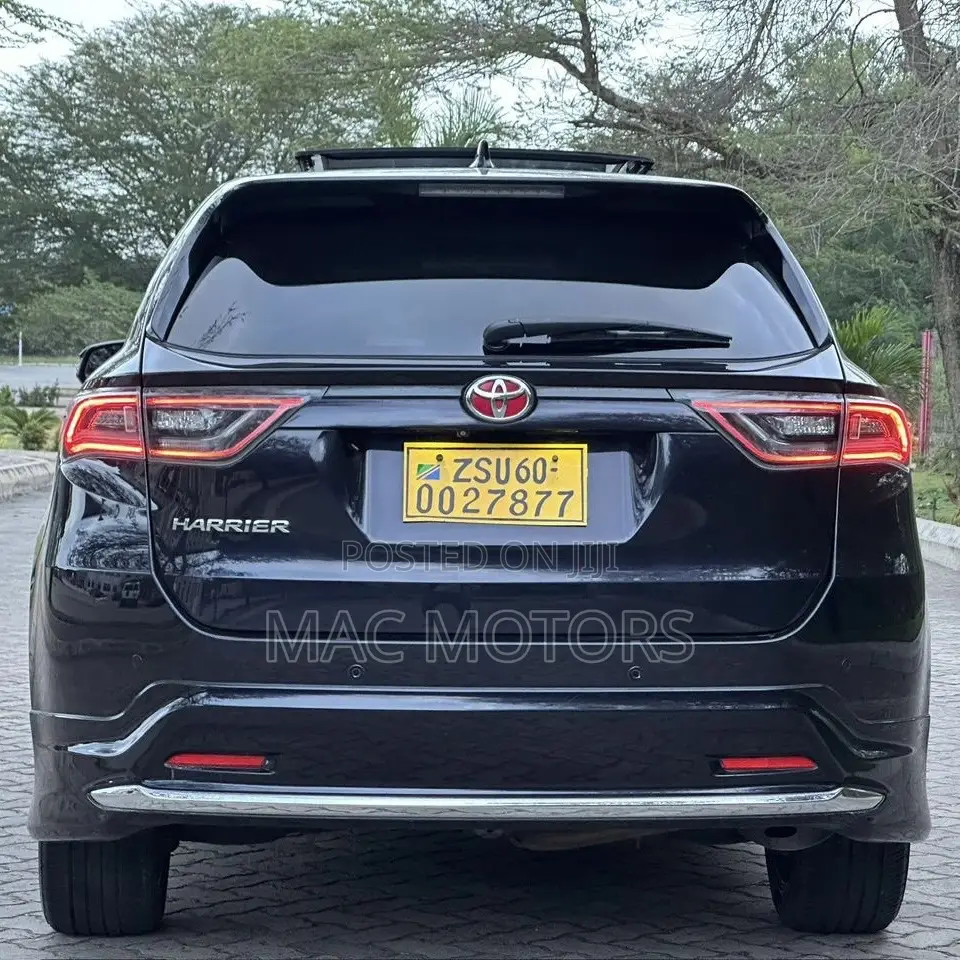 Toyota Harrier 2.0 2015 Black