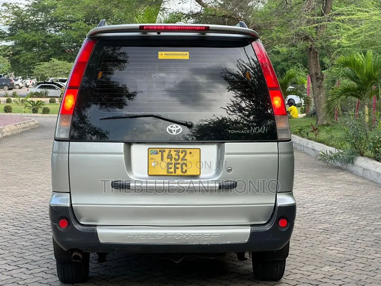 Toyota Noah 2001 Silver