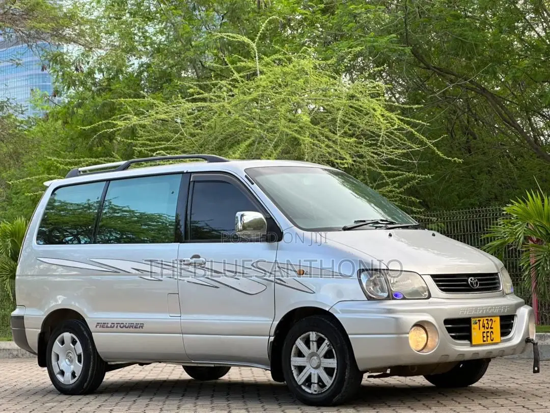 Toyota Noah 2001 Silver