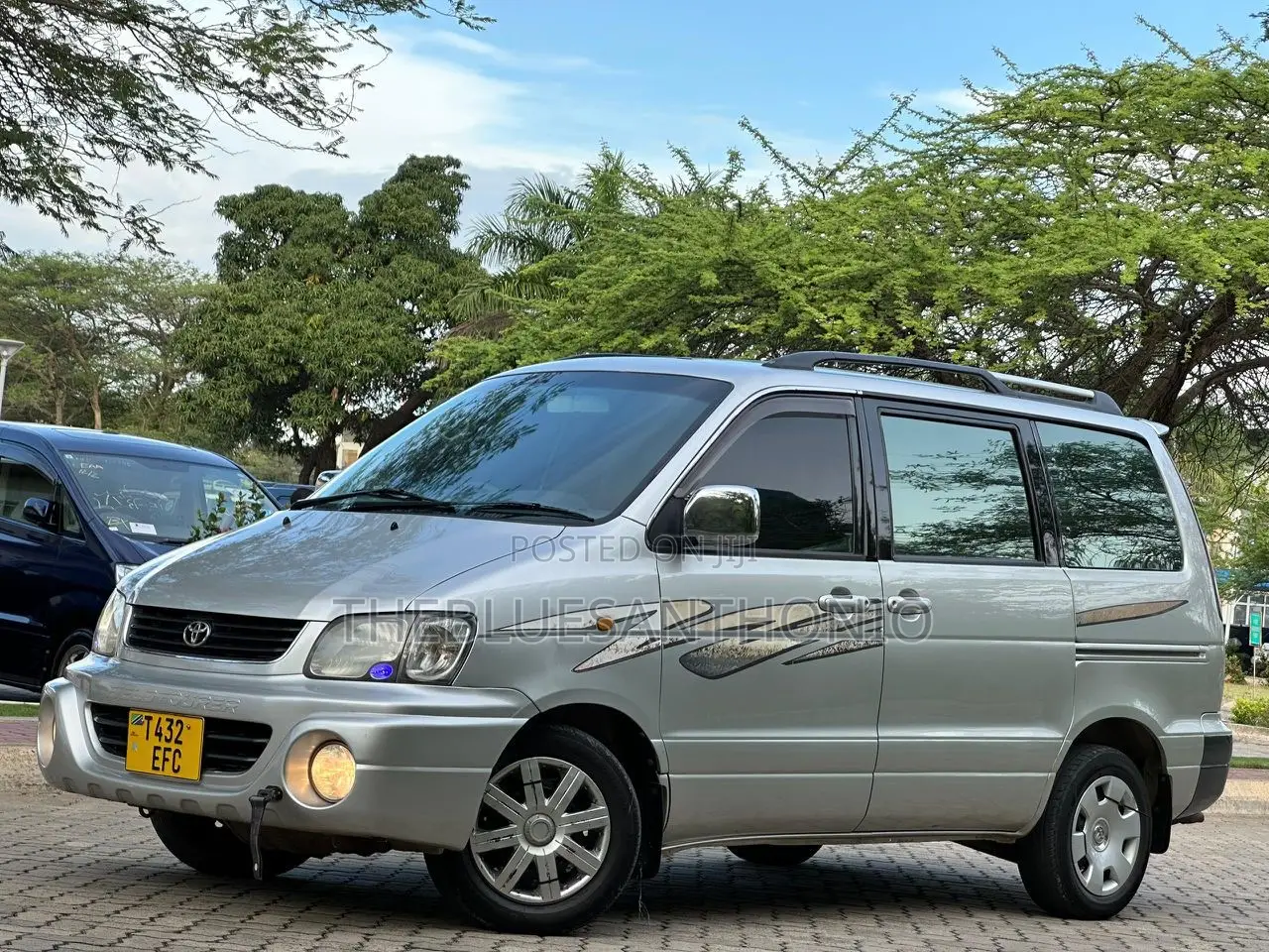 Toyota Noah 2001 Silver