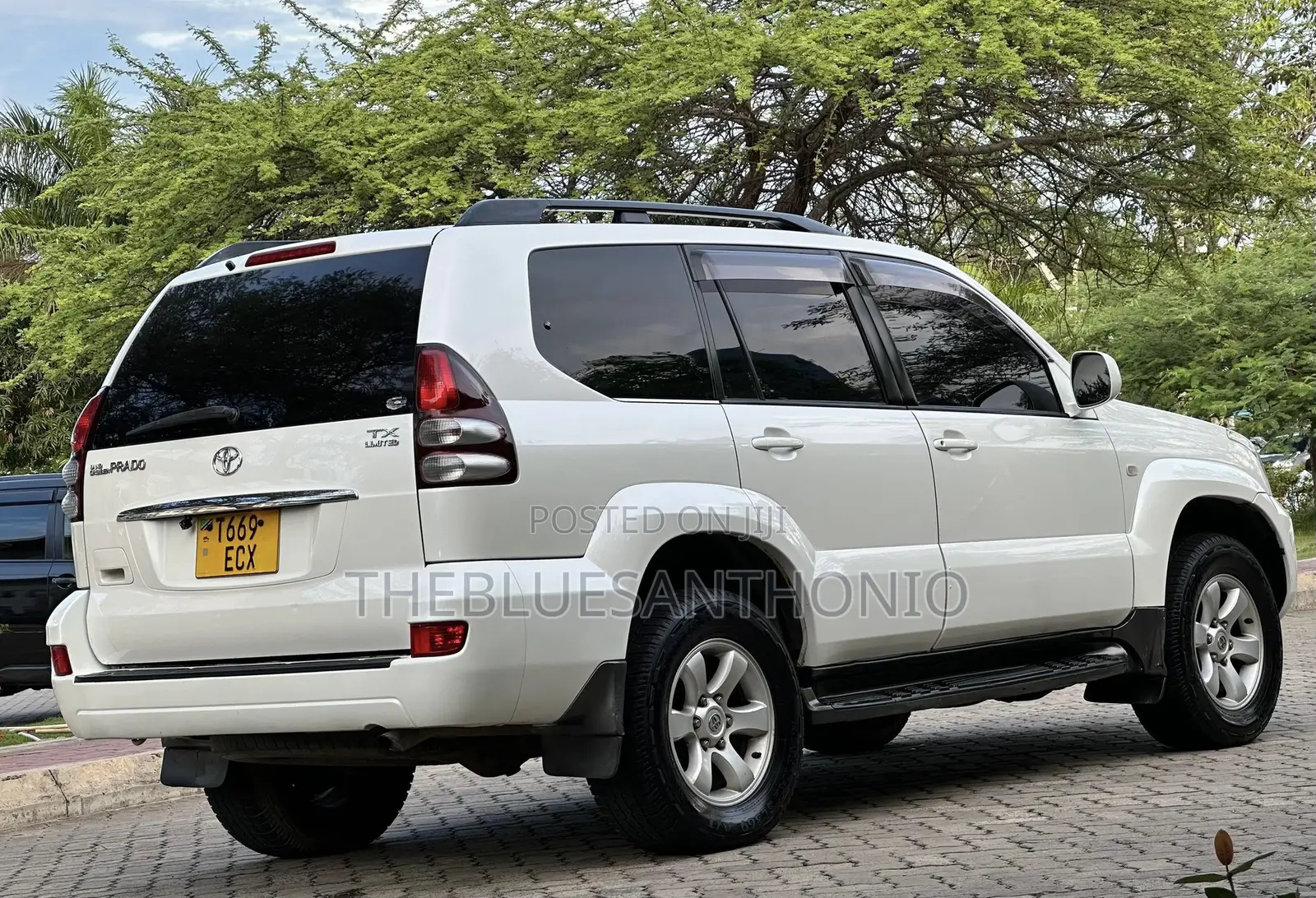 Toyota Land Cruiser Prado 2006 White