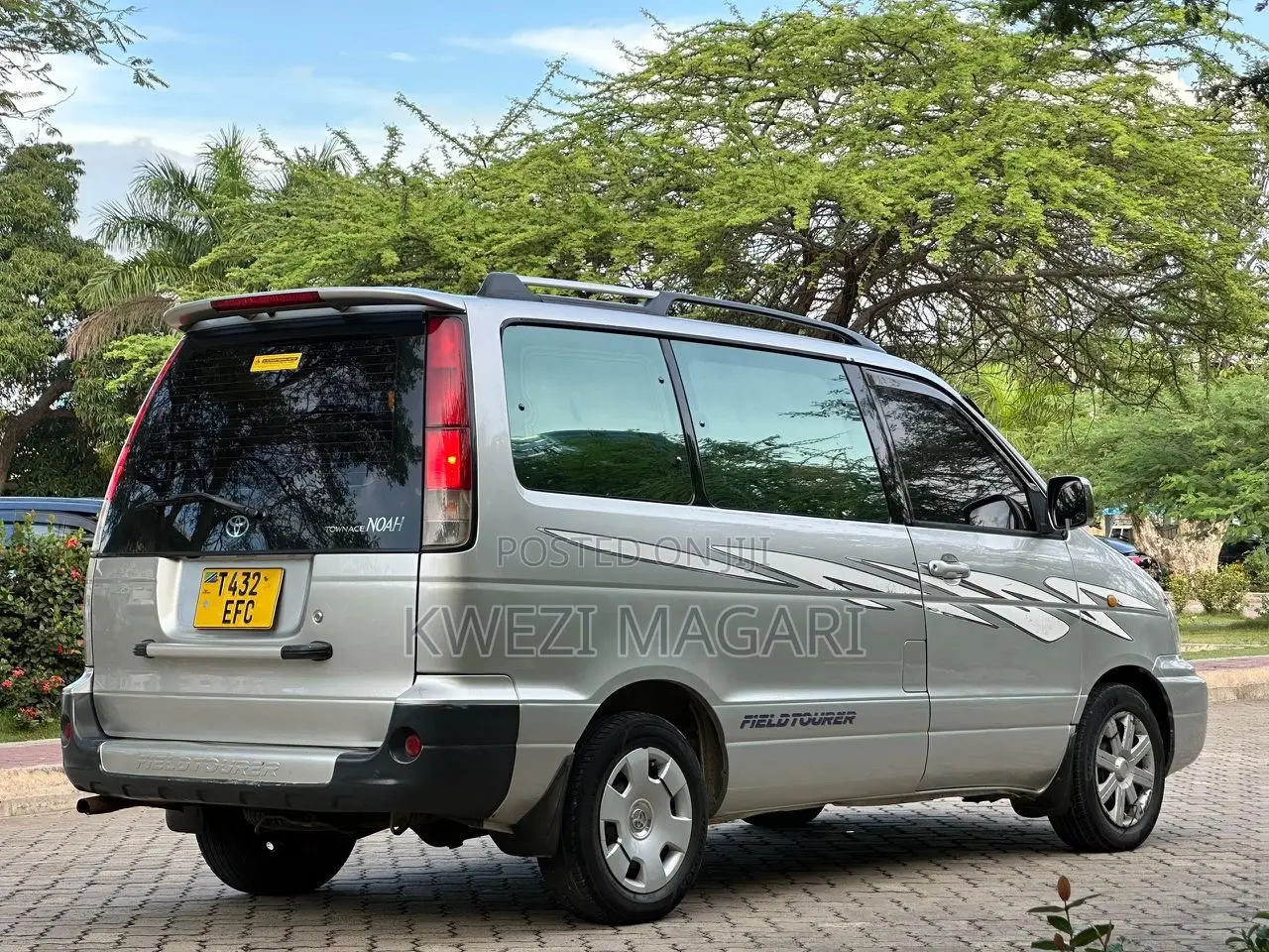 Toyota Noah 2003 Silver
