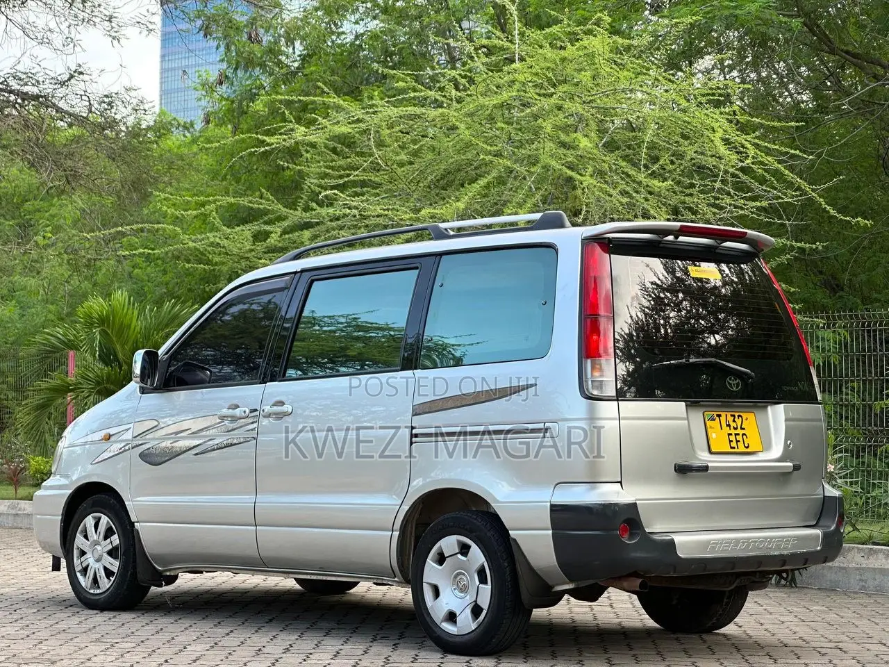 Toyota Noah 2003 Silver