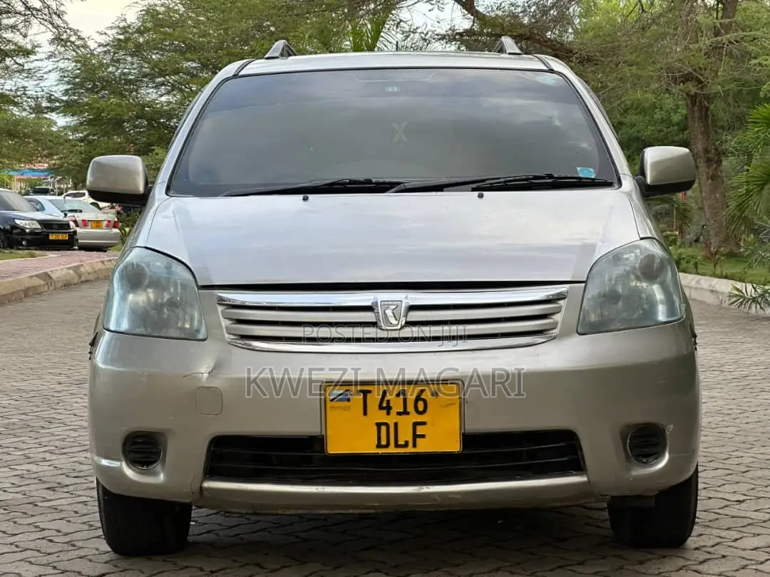 Toyota Raum 2004 Silver