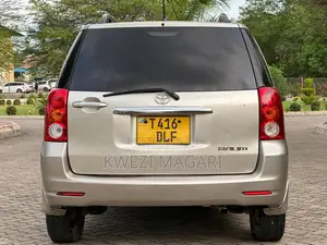 Toyota Raum 2004 Silver