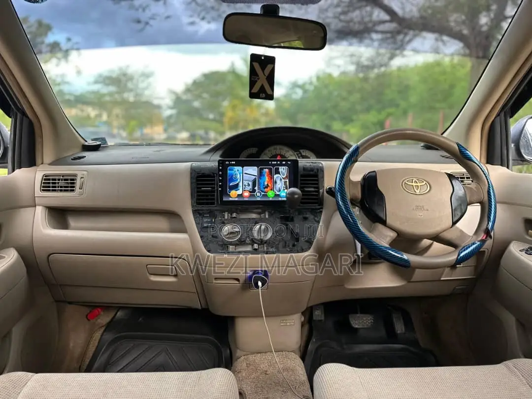 Toyota Raum 2004 Silver